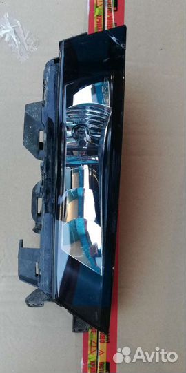 Фара противотум. правая Шкода Рапид VAG 5JA941700D