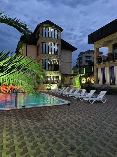 Дом 800 м² на участке 12,3 сот.