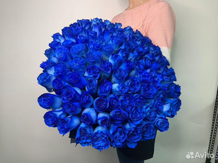 Синие розы в коробке