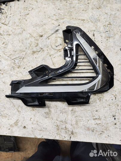 Накладка переднего бампера левая Hyundai Sonata 8