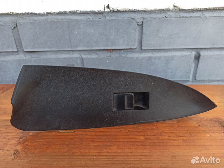 Кнопка стеклоподъемника Toyota Rav4