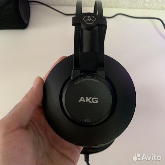 Студийные наушники akg k52