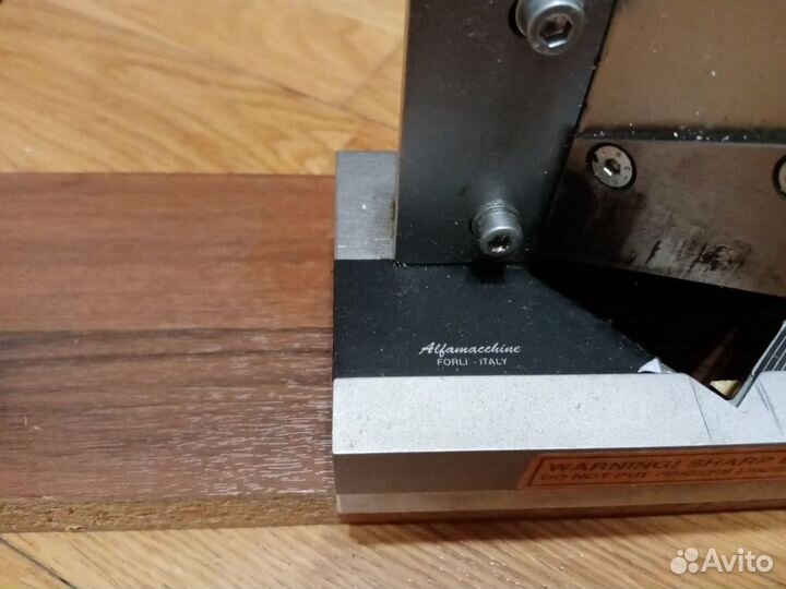 Настольная гильотинаMini-Mitre с линейкой на 100см