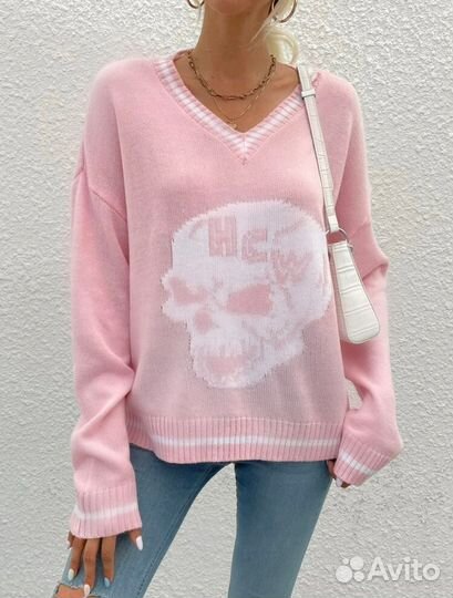 Милый свитер с принтом скелета
