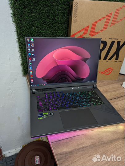 Asus ROG Strix G16 i5 13450HX/RTX4060