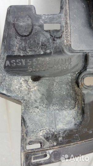 Решетка под лобовое стекло левая Toyota Corolla