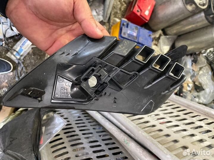 Накладка бампера передняя правая Lexus Nx