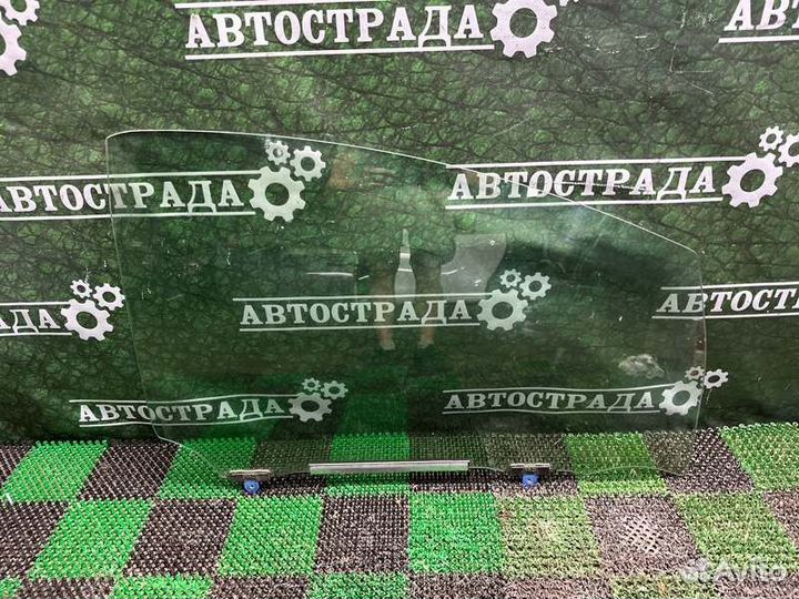Стекло двери переднее правое Toyota Alphard