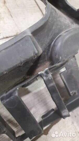 Кронштейн переднего бампера левый Mercedes C Class