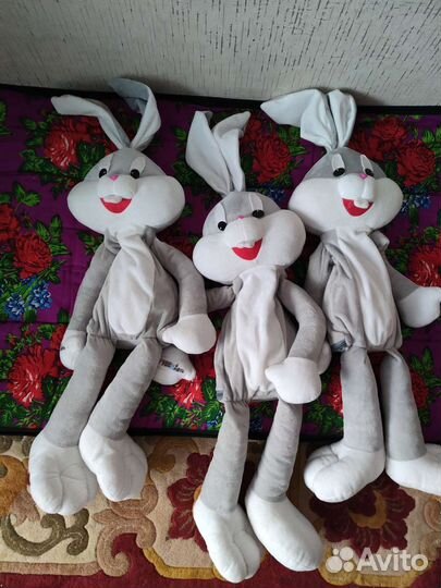 Большой плюшевый заяц Бакс Банни