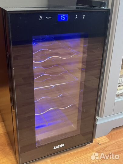 Винный шкаф BBK RF-047 холодильник