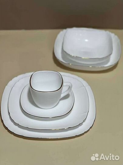 Набор столовой посуды новый