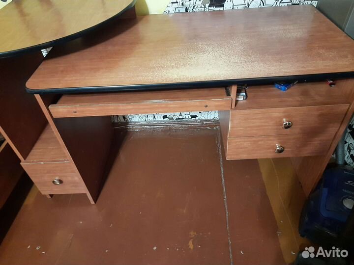 Компьютерный стол