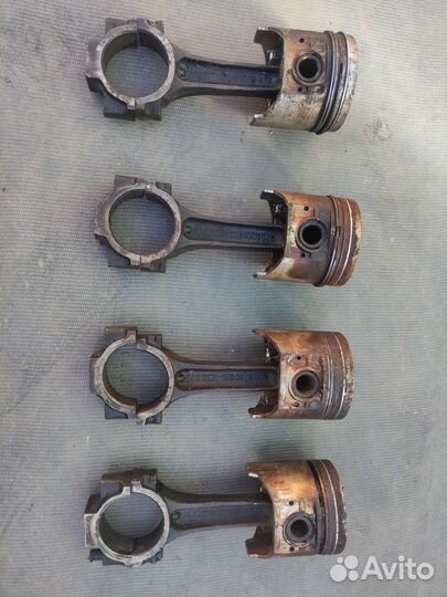 Шатуны с поршнями на Ваз классика