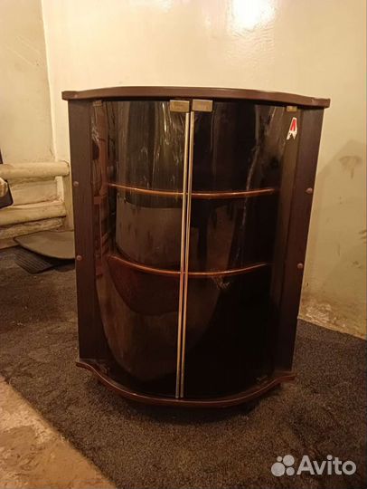 Стеклянная тумба под тв