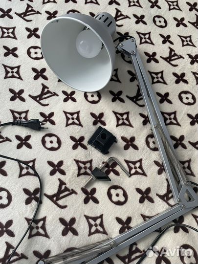 Лампа настольная