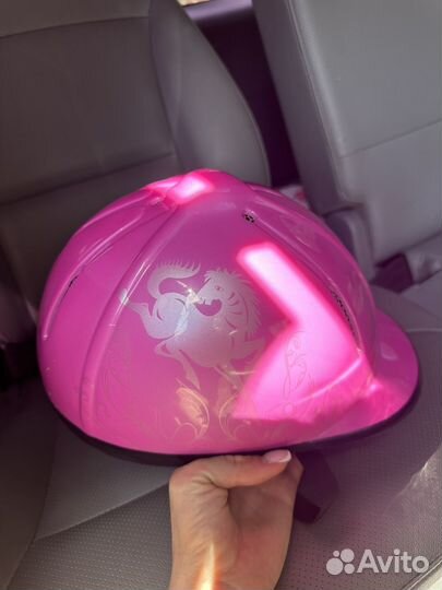 Шлем для верховой езды и жилетка