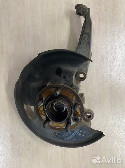 Поворотный кулак передний левый Land Rover