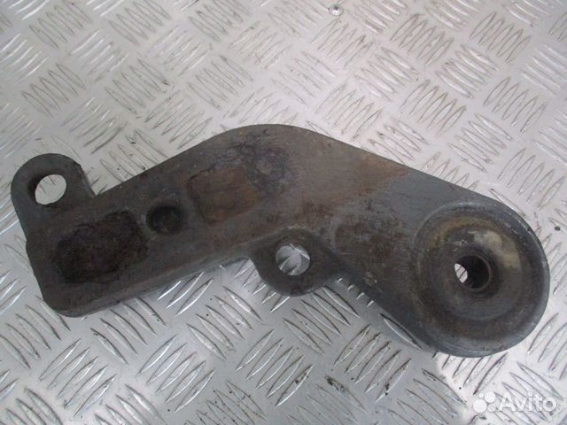 Кронштейн переднего амортизатора левый DAF 1740950