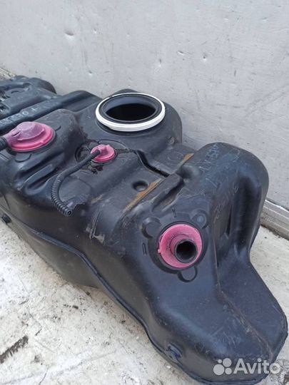 Бак топливный Лексус LX 3