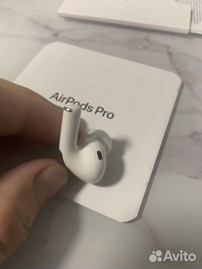 Правый Наушник airpods pro