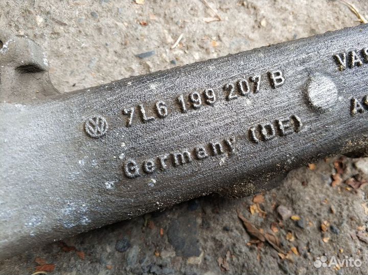 Балка крепления двигателя VW Туарег Ауди Q7 Каен