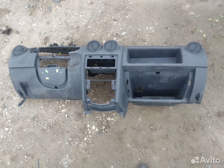 Торпедо Renault Logan седан 1.4 2009