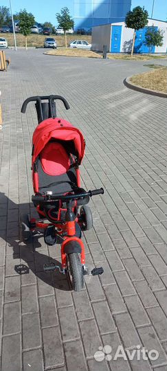 Ведосипед-каталка с ручкой