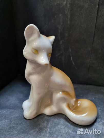 Фарфоровая статуэтка 