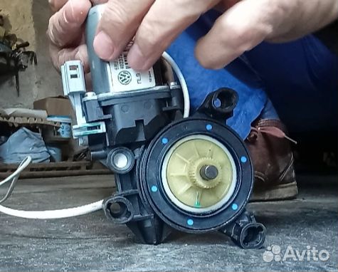 Двигатель стеклоподъёмника