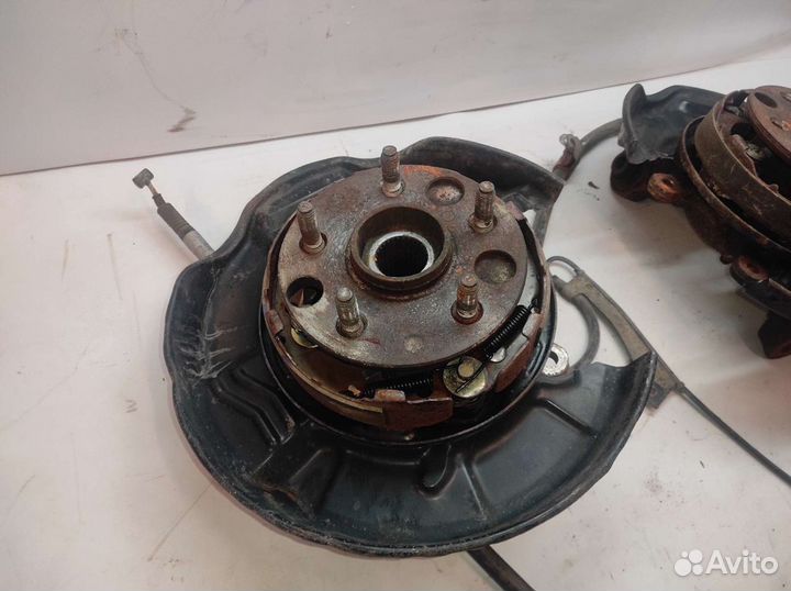 Ступица кулак задний в сборе Toyota Mark II GX110