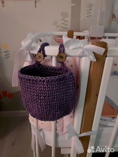 Корзинка вязаная для кроватки в детскую