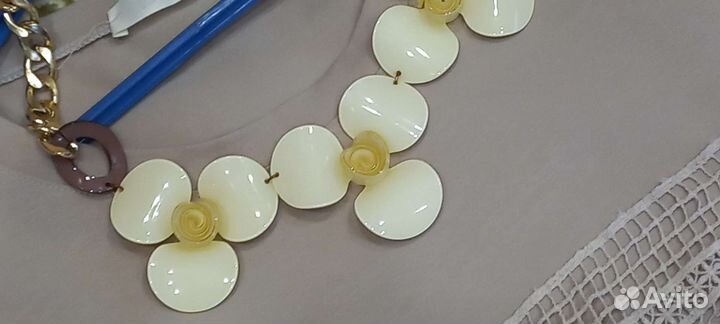 Колье цветочное