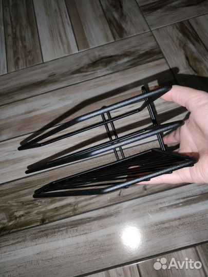 Полка угловая металлическая в ванную или кухню