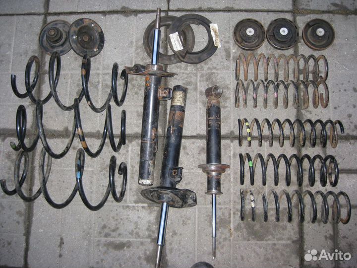 Стойки амортизаторов BMW E38 пружины опоры