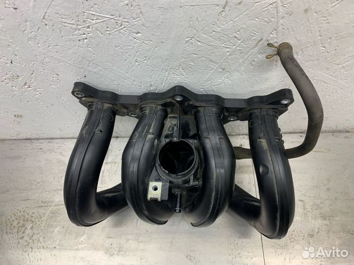Впускной коллектор Toyota Yaris хэтчбек 2SZ-FE