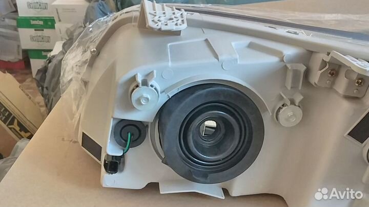 Фара правая Chevrolet Aveo T 255