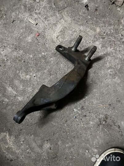 Крепление двигателя mazda 323 f BA