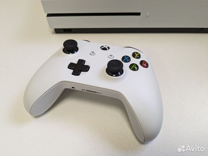 Xbox One s 1tb + игры. Как новый