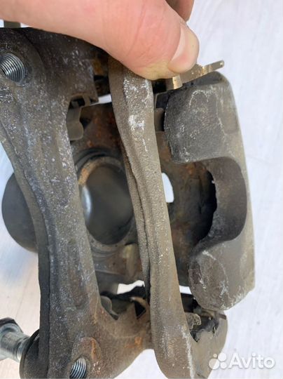 Суппорт тормозной передний правый Nissan Teana J32