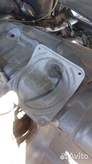 Лючок бензонасоса Nissan wingroad y11