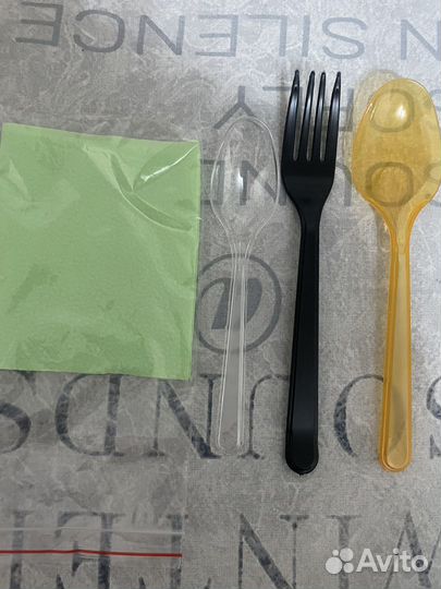 Одноразовая посуда, ложки, вилки. Салфетки