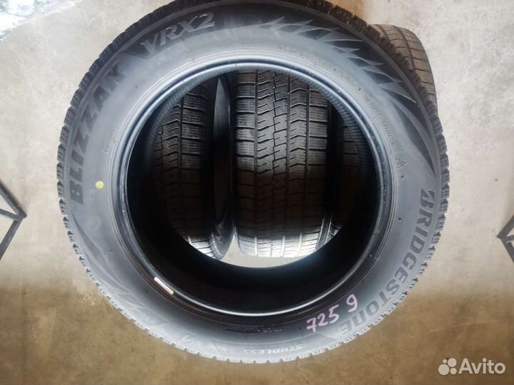 Bridgestone Blizzak VRX2 215/55 R17