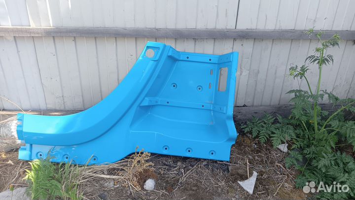 Крыло с подножкой shacman X3000