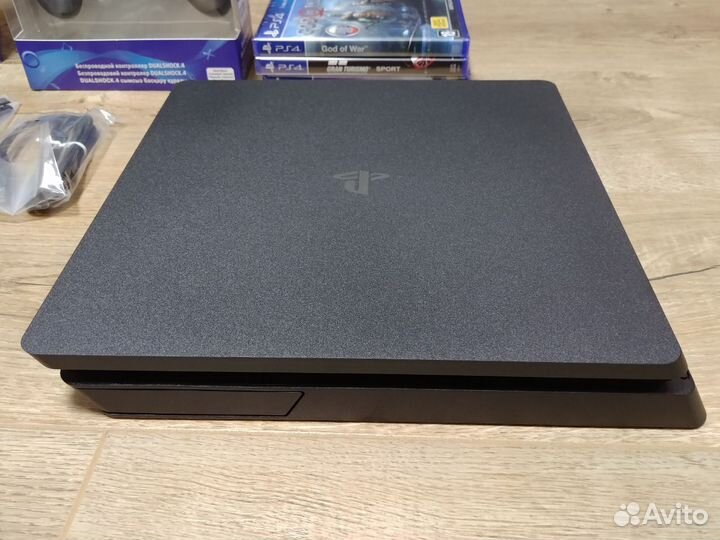 Sony PlayStation 4 Slim 1TB CUH-2208B+DualShock 4