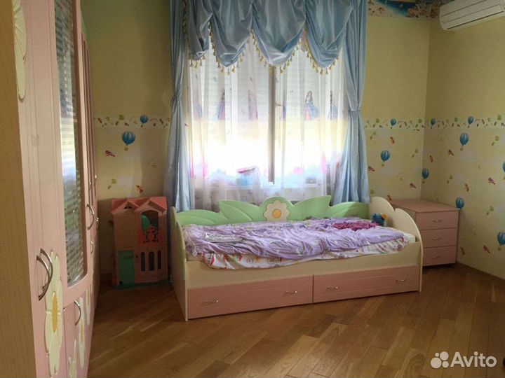 Гарнитур детской мебели для девочки