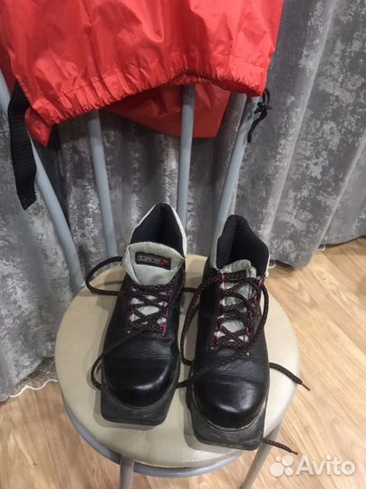 Лыжные ботинки