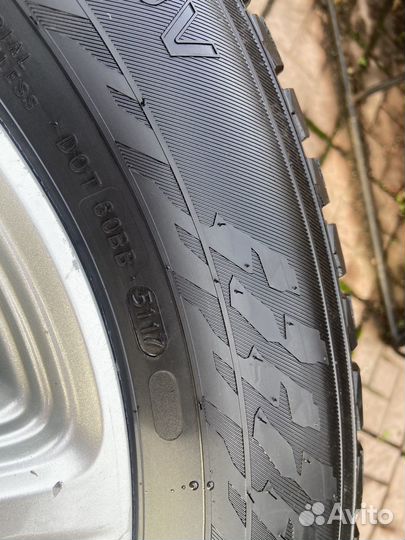 Nokian Tyres Hakkapeliitta 9 SUV 215/65 R16 94
