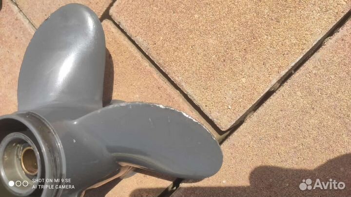 Винт лодочного мотора 9,9-15, четырехлопастной