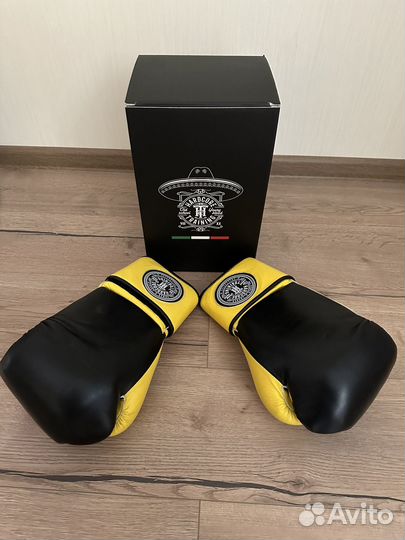 Боксерские перчатки 14 oz кожа